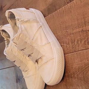 Blowfish malibu low heels shoes